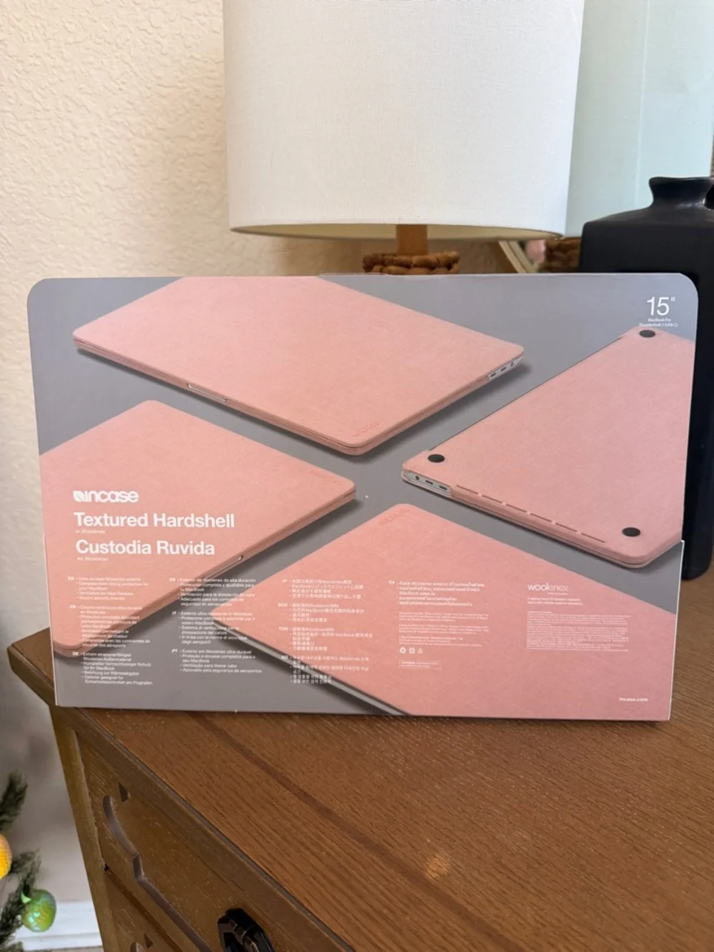 Incase Textured Hardshell Laptop Case in Pink